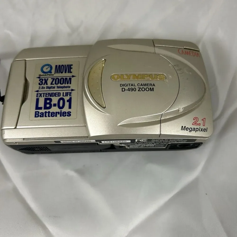 Olympus D-490 2.1MP Digital Camera 3x Zoom Parts/Repair AS-IS